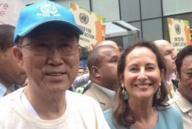 Ségolène Royal à côté de Ban Ki Moon, dans la manif géante pour le climat de New Yok, septembre 2014 (DR). Ségolène Royal à côté de Ban Ki Moon, dans la manif géante pour le climat de New Yok, septembre 2014 (DR).